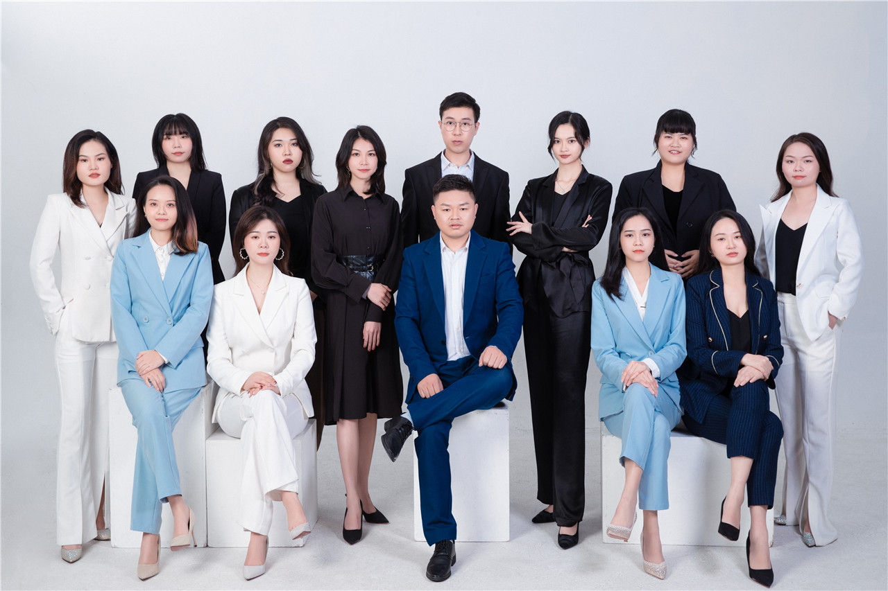 ● Over 15 years women clothing manufacturing experience.<br />
● A modern women clothing manufacture can offer from design to<br />
fullillment.<br />
● Low MOQ from 100pcs to support your startup business.<br />
● Contemporary styles demand a professional women clothing factory<br />
that understand design,craftsmanship and excellence.